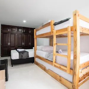 cmoda-habitacin-familiar-con-bao-privado-b.colombiamedellinhotels.com/